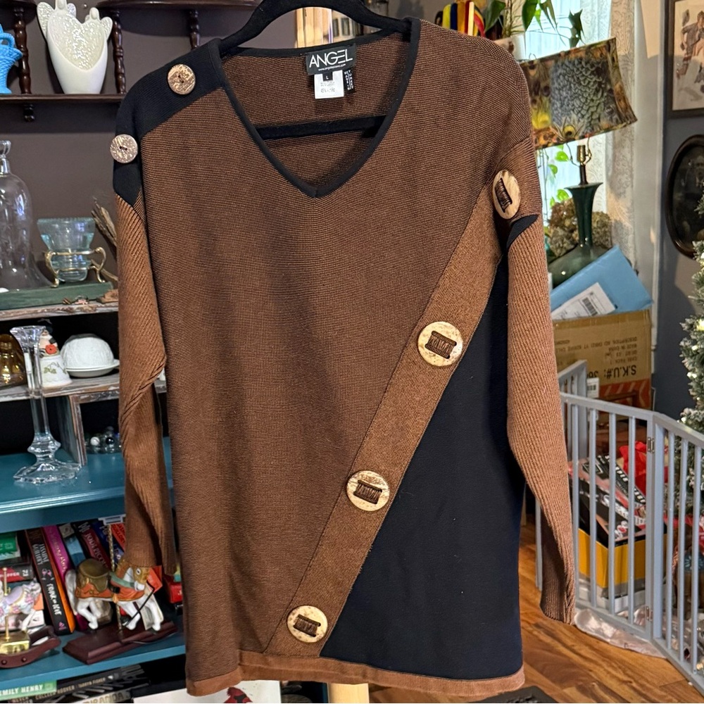 Funky sweater woman large asymmetrical brown black buttons Angel Appare VNeck